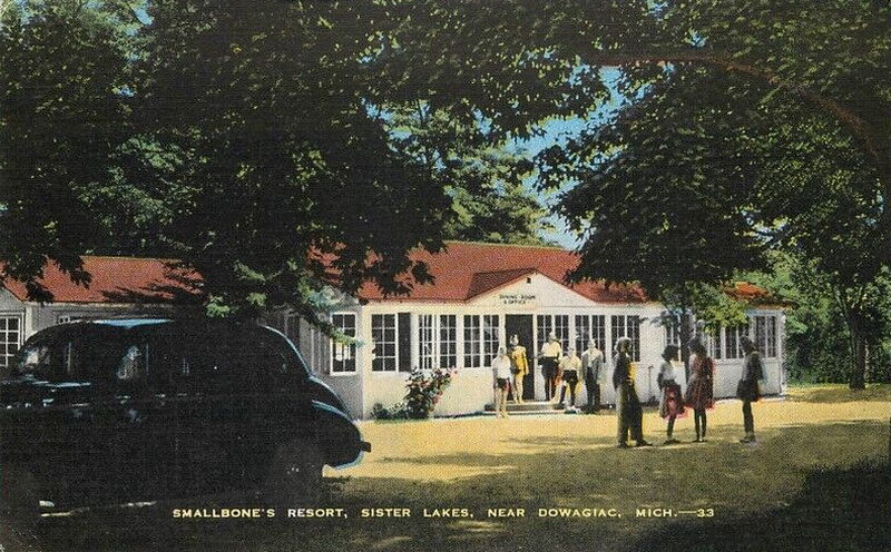 Maplewood Resort (Smallbones Resort) - Vintage Postcard